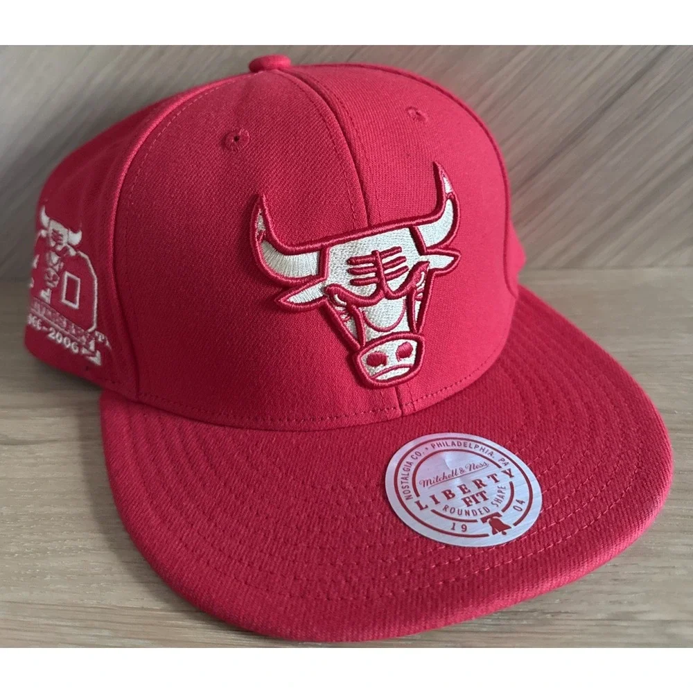 Chicago Bulls Hat Red Chrome Elements 40th Anniversary‎ Snapback Mitchell & Ness